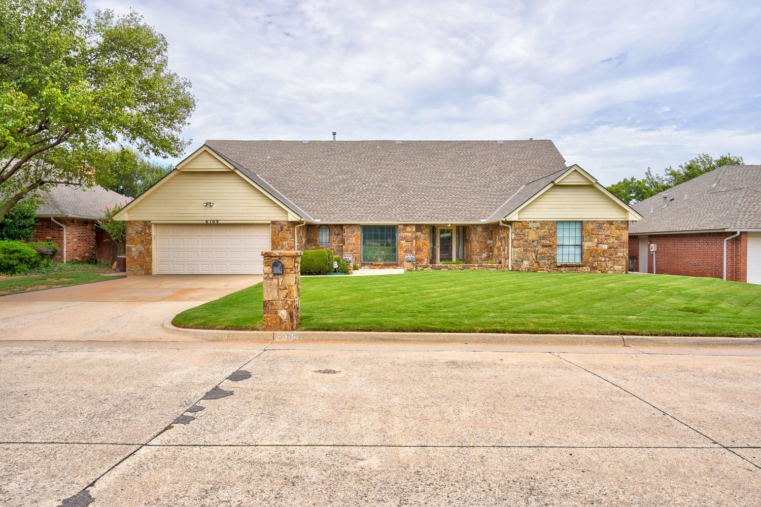 6109 North Lakeway Drive Warr Acres, Oklahoma 73132 Nested Tours